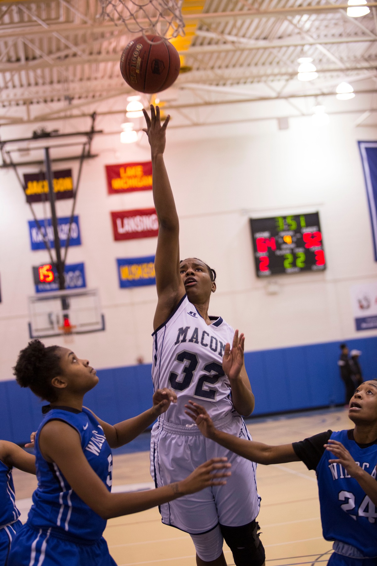 Macomb CC women's basketball player goes in for the layup.